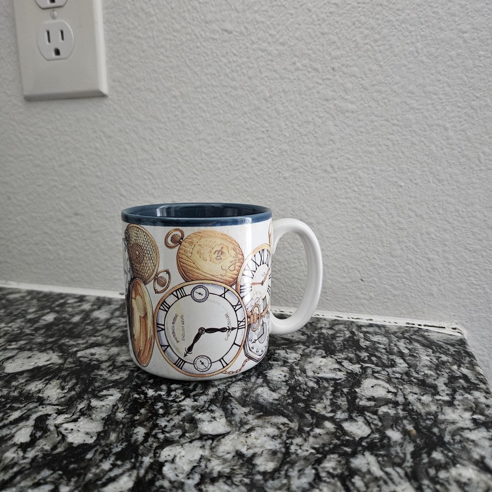 Vintage Potpourriโ Designs clock mug